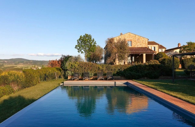 Podere Aster - Nine Bedroom Villa, Sleeps 22