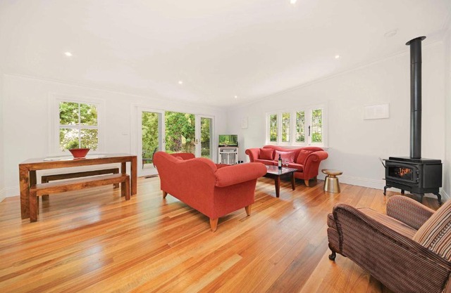 Poets Cottage Fireplace Spa Bath Scenic Treks Pet Friendly