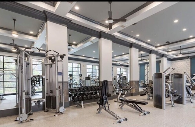 Polished Perimeter 1Bd/Ba w/pool