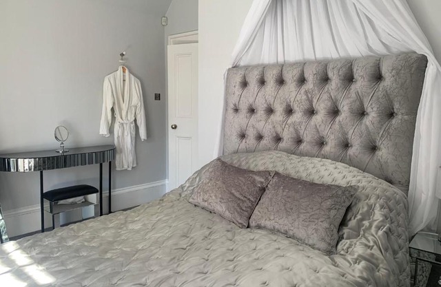 Pollokshields Burgh Hall Lodge Houses