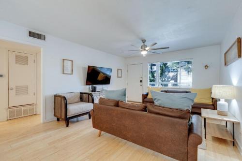 - Pool - Cozy Lux 3bd apt - Austin