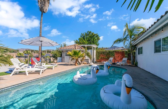 Pool+Fire Pit | Near Balboa Park + Mountain Views!