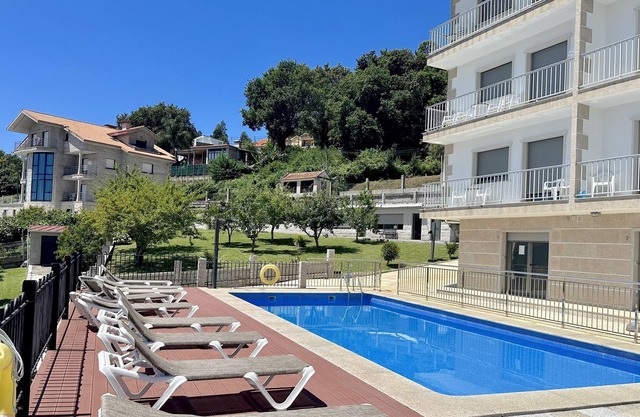 Pool, garden, playground, tennis court and barbecue. 400 m. the beach