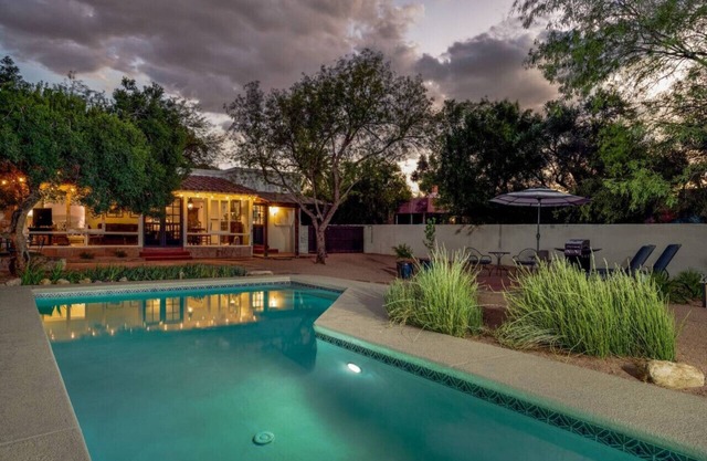 Pool/Historic & Charming/Fenced Yard/2BR 2BA