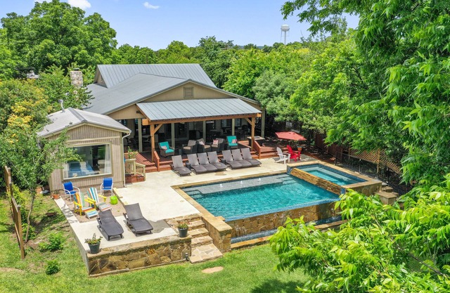 Pool & Hot Tub, NEW BOAT DOCK,1 Story, Kayaks, Commercial Ice Maker