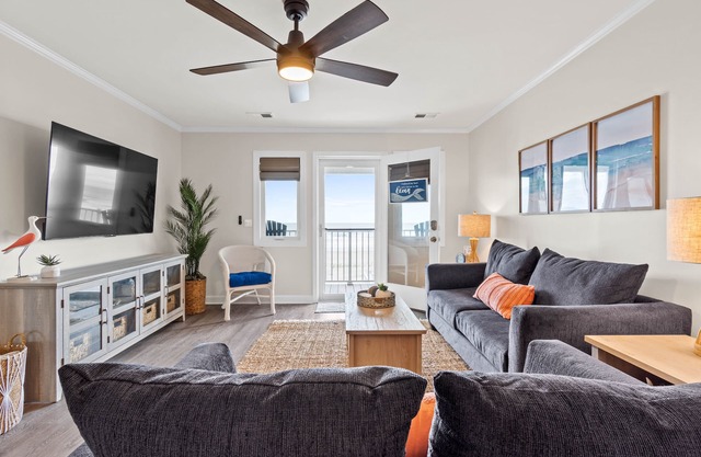 🌊 Pool open- Oct! Oceanfront-All linens Incld-Stocked Kitchen