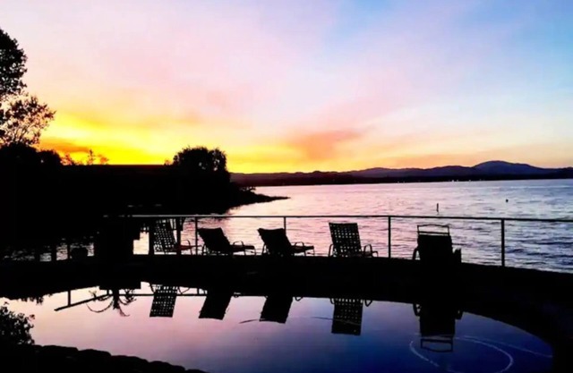 Pool/Spa Lakefront, Lakeport, Clearlake, King Ste W/dock for fishing or boating.