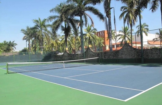 Pool-view Impeccable 2BR Condo Near the Beach with Garden