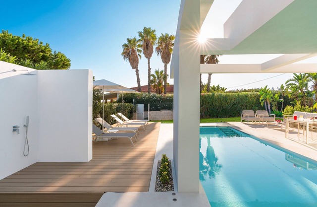 Pool villa few steps from the sea, Siracusa