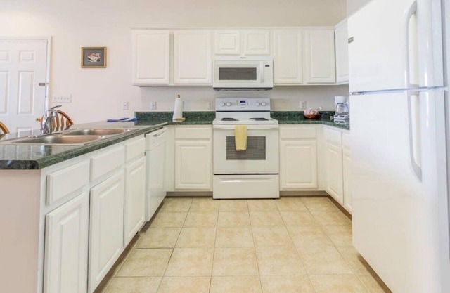 Pool | WiFi | Lake Front| Sleeps 6 | MM 13 (791DC)