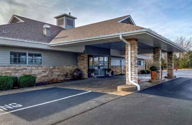 Pool | WiFi | Lake Front| Sleeps 6 | MM 13 (791AB)