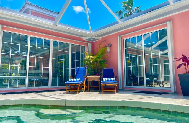 Poolside Garden Oasis Beach House in Venice