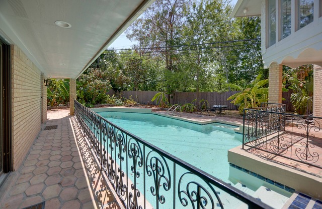 Poolside Oasis Near Medical Center & NRG Stadium!