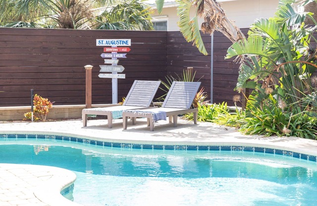 Poolside Paradise–Sleeps 12 & Pet Friendly