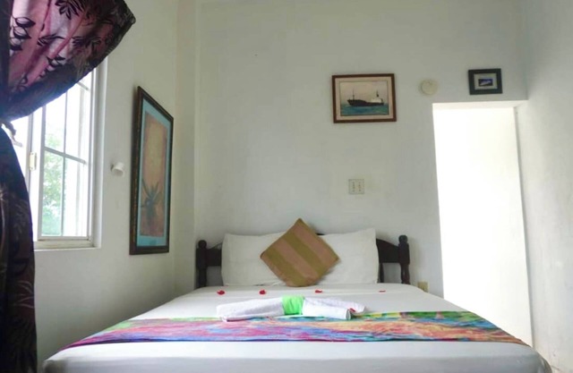 Poolside Sea View Studio for 3 w Pool near Airport