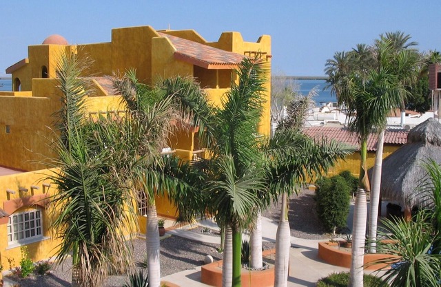 Poolside Villa in Beautiful Complex