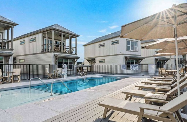 Poolside Villas @ Winyah Bay Club!