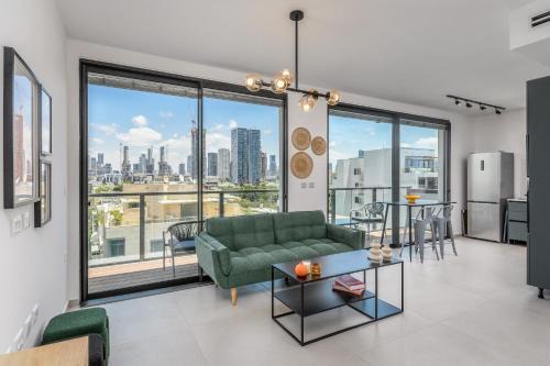 Pop inthe city by SeaUTLV