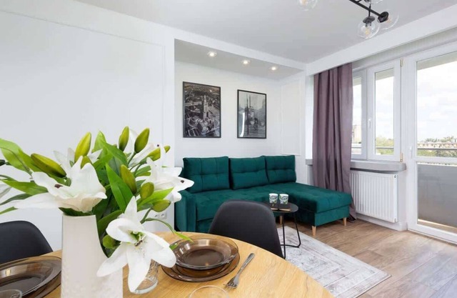 Popiełuszki 17C Warsaw | Comfortable Apartment for 4 People | Balconies | 550 m