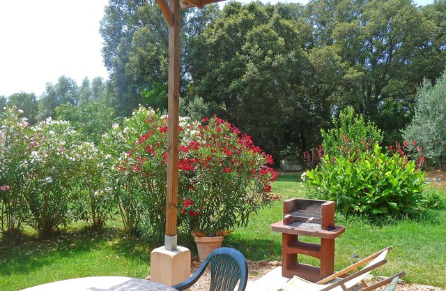 Porto-Vecchio, independent T2 in villa, covered terrace, garden, air conditioning, Wifi