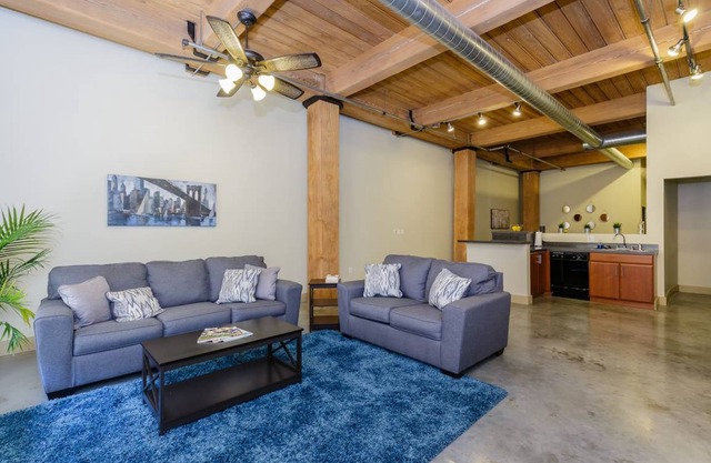 ️POSH LOFT ️ Walk to CtyMu Cvtn Ctr Aquarium