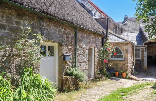 POST BOX COTTAGE, pet friendly, character holiday cottage in Chagford
