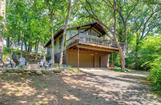 Pottsboro Home < Half-Mi to Lake Texoma!