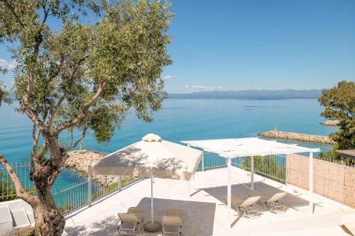 Pouletis Family Apartments - Akroyali Seaview Getaways