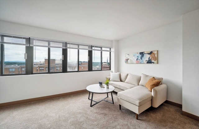 PP 1306 Modern Corporate 1br, pool, Gym