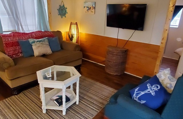 Precious 2BR/1Bath. Affordable for workers