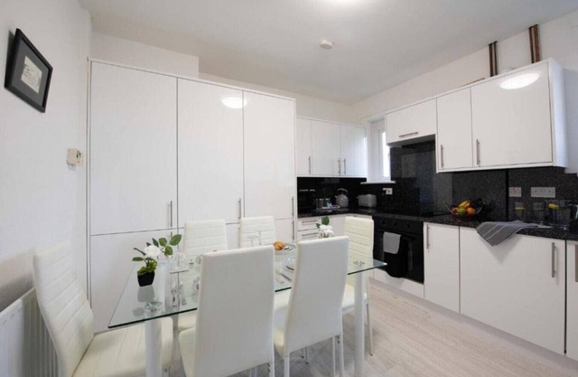 Premier - Garfield Apartment