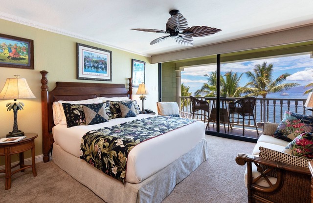 Premier Lahaina Shores Beachfront Studio!