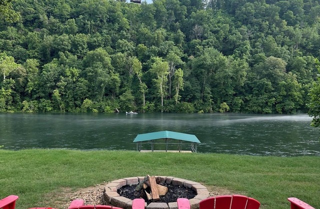 Premier Riverfront Location ~ NEW BOATDOCK~ biking trails ~Bull Shoals Lake Fun