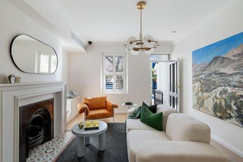 Premium Apartment with Rooftop Spa & City Views