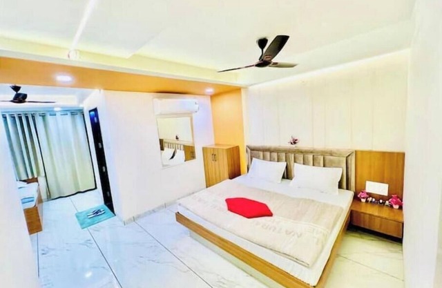 Premium quadruple room AC 3-5 occupancy@StayMore