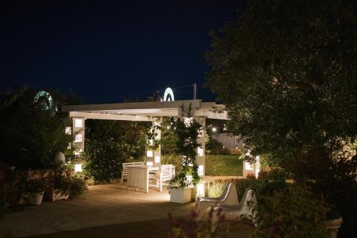 Prestigiosa villa con piscina condominiale