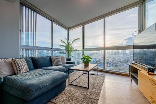 Prestigious 2BR with Perfect Balcony View