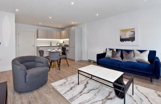 Prestigious & Luxury 2-Bed Apartment in Slough