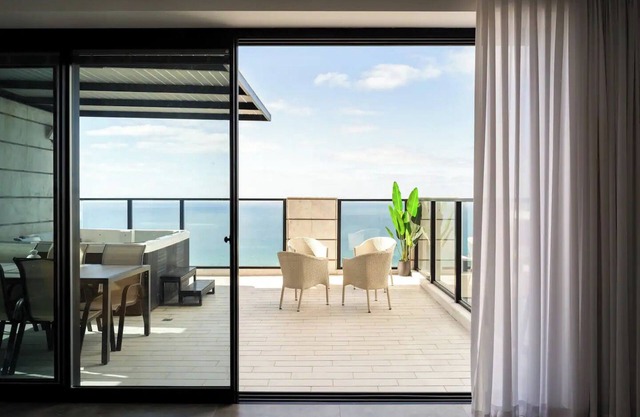 Prestigious penthouse in a luxury tower