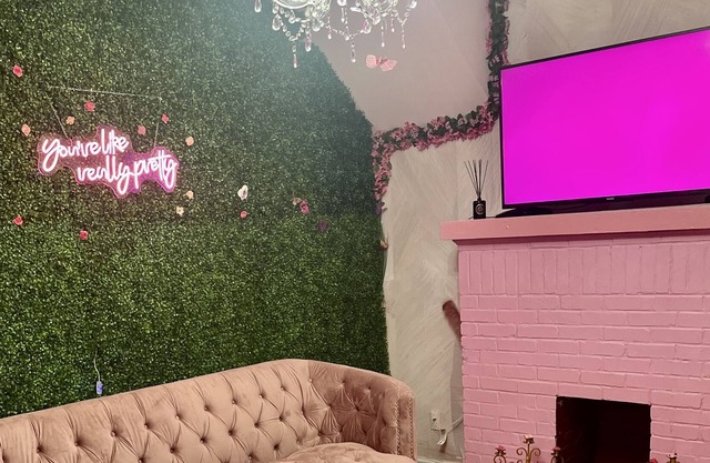 Pretti in Pink 5 minutes from downtown Atlanta