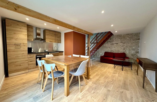 Pretty outbuilding near forest -Nemours