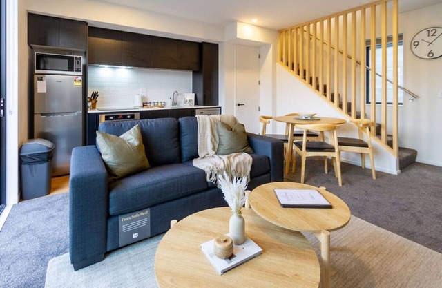 Prime Family 4 Bedroom Retreat Near Stadium and Cafe