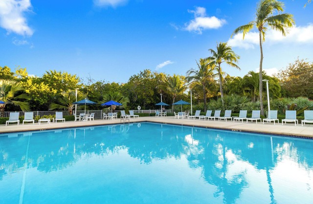 Prime Location for Your Next Beach Getaway! 2 Spacious View w/Amazing View