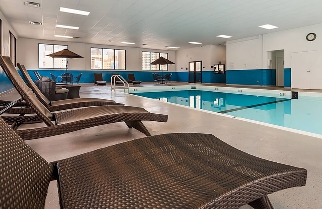 Prime Location! Indoor Pool, Near Millennium Park, Shedd Aquarium, Willis Tower