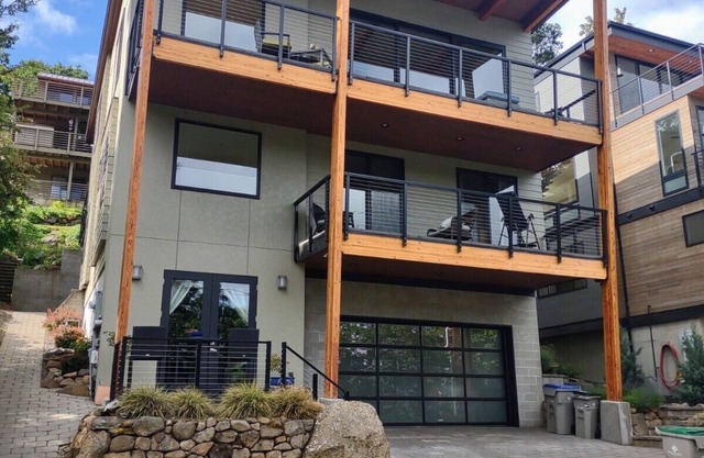 Prime Location! Park your car. Walk and bike everywhere!