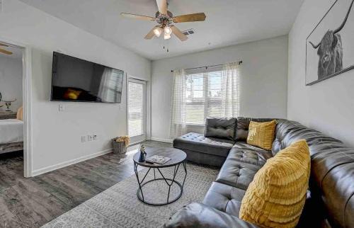 PrimRose steps to Pool, Gym Nr NAS JX, Dtwn, I295