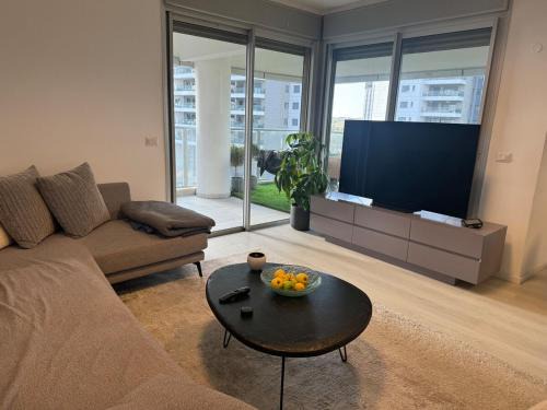 Prince Palace Poleg Beach 4BR 150M Ir Yamim