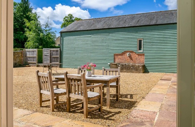 Priory Courtyard - 3 Bedroom Escape