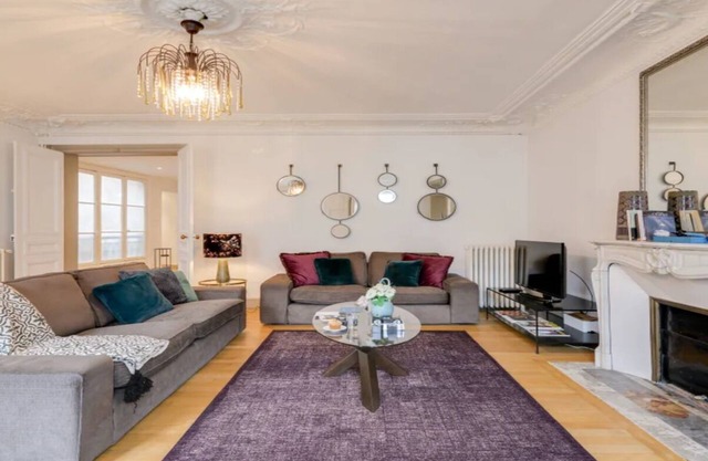 Pristine 180m Apartment Near Saint-Lazare