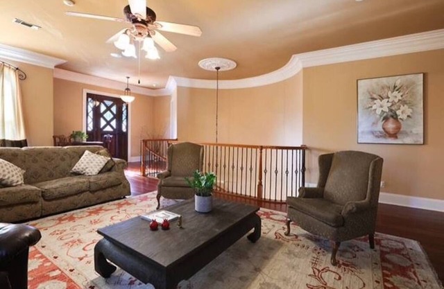 Privacy in 2nd floor near Historic New Orleans